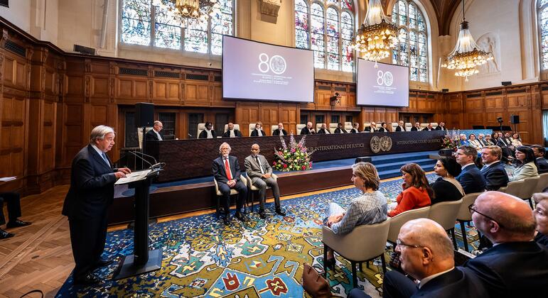 Генеральный секретарь ООН Антониу Гутерриш выступает перед Международным Судом по случаю его 80-летия.